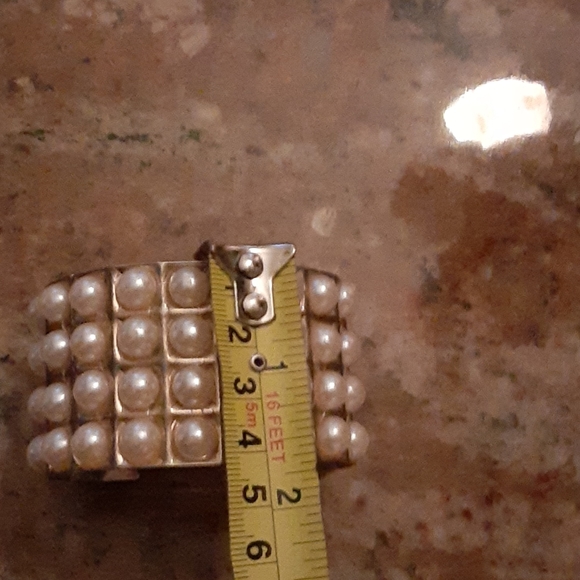 FAUX PEARL ADJUSTABLE BANGLE BRACELET - Picture 5 of 6